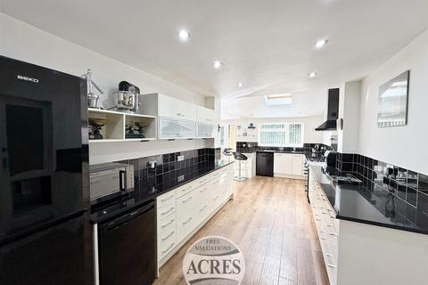 4 bedroom detached house for sale, Thornhill Park, Streetly