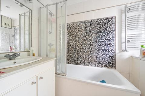 2 bedroom flat for sale, Melford Road, London, SE22