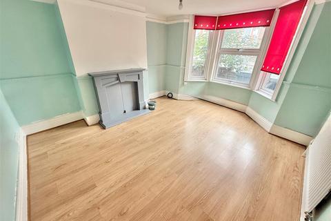 2 bedroom maisonette for sale, Havelock Road, Luton, LU2