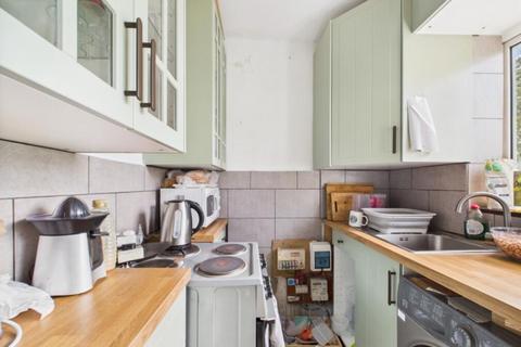 2 bedroom flat for sale, Blundell Road, Edgware, HA8