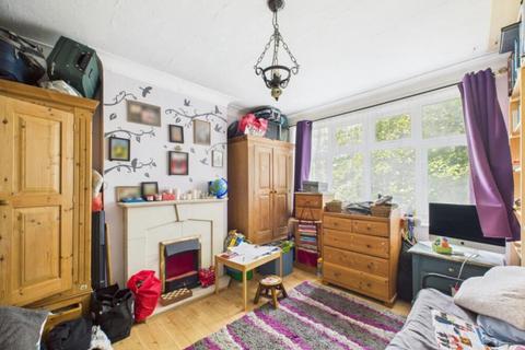 2 bedroom flat for sale, Blundell Road, Edgware, HA8