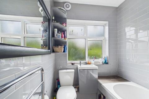 2 bedroom flat for sale, Blundell Road, Edgware, HA8