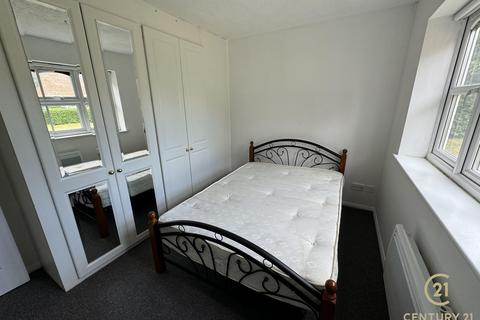 2 bedroom flat to rent, Goulds Green, UXBRIDGE UB8