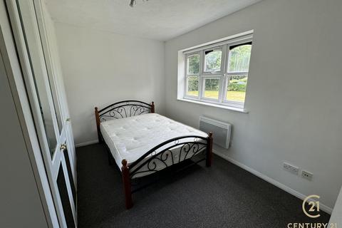 2 bedroom flat to rent, Goulds Green, UXBRIDGE UB8