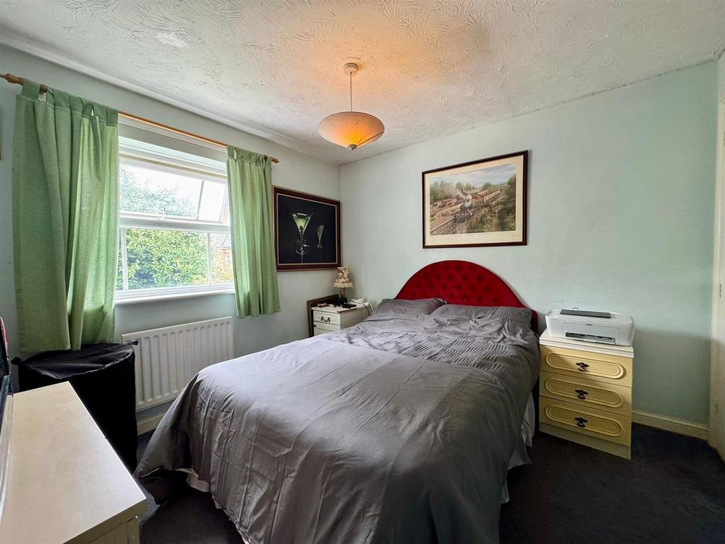 Bed 2.jpg