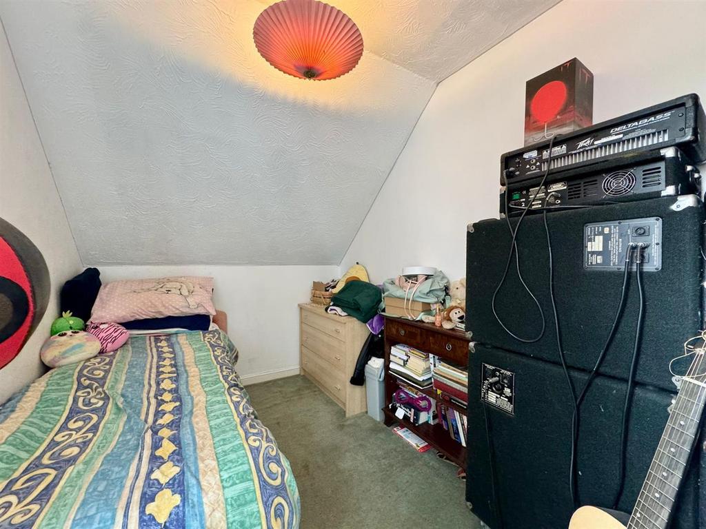 Bed 4.jpg
