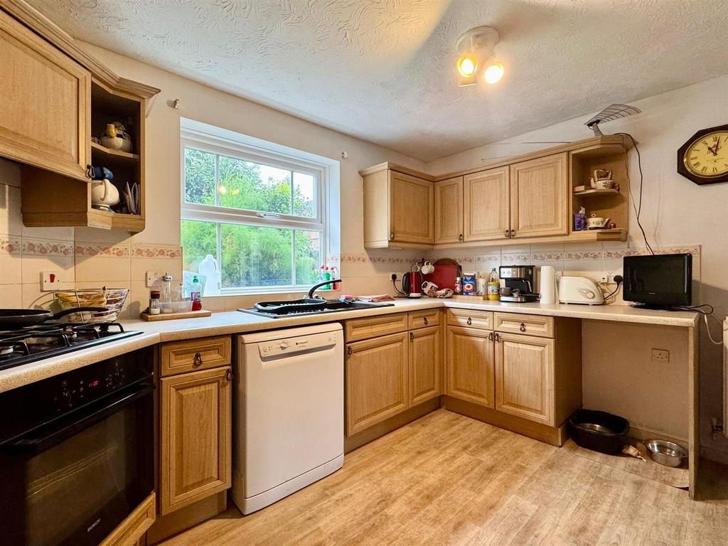 Kitchen (1).jpg