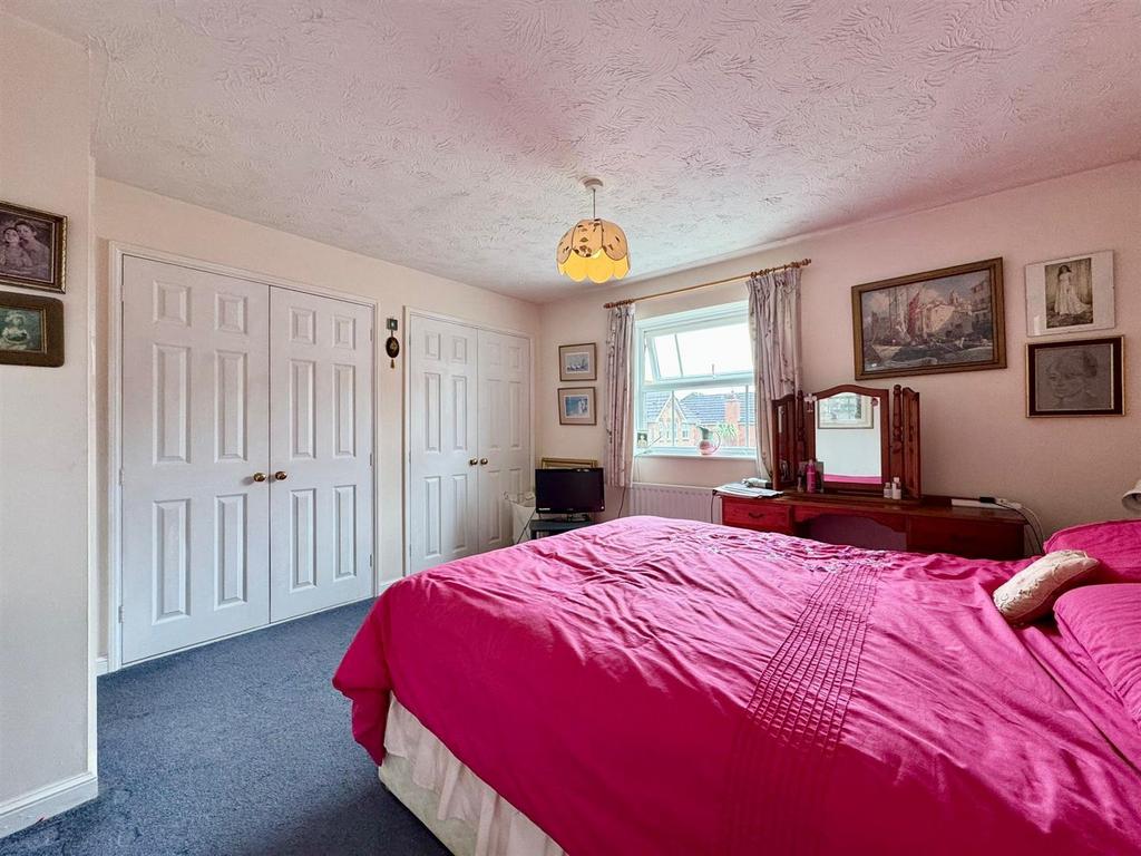 Bedroom 1.jpg