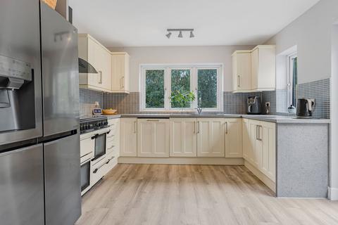 52 Barkers Lane, Wythall, Birmingham, B47 6BU