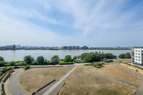 2 bedroom penthouse for sale, Tideslea Path, West Thamesmead, London, SE28