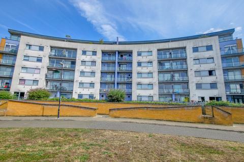 2 bedroom penthouse for sale, Tideslea Path, West Thamesmead, London, SE28