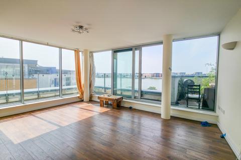 2 bedroom penthouse for sale, Tideslea Path, West Thamesmead, London, SE28