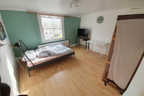 4 bedroom maisonette to rent, Hoxton Street, London