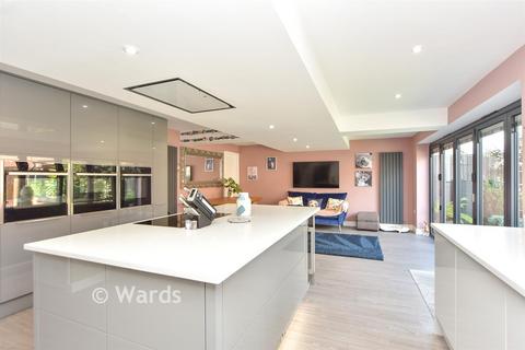 3 bedroom semi-detached house for sale, Ringlet Grove, Iwade ME9
