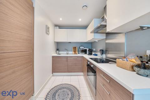 2 bedroom flat for sale, Waterside Way, London N17