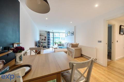 2 bedroom flat for sale, Waterside Way, London N17
