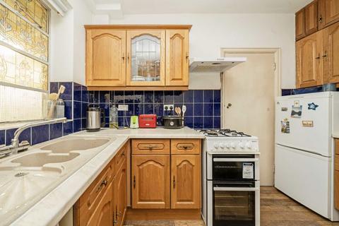2 bedroom flat for sale, Barons Keep, London W14