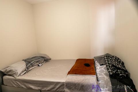 1 bedroom detached house to rent, Hillside, Slough SL1