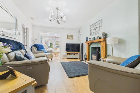 4 Lichfield Drive, Great Haywood, Stafford, ST18 0SX