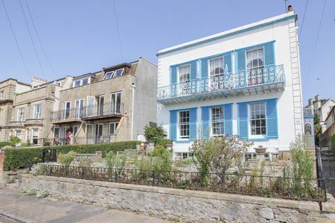 2 bedroom flat for sale, Park Place*Garden Flat*2 Bedrooms*2 Reception Areas*Sea Front Location*
