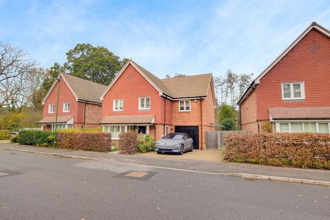 Gatesmead, Haywards Heath, RH16
