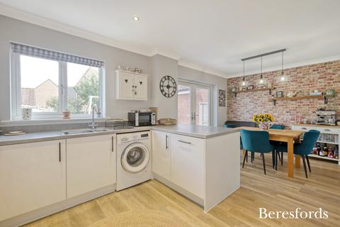 4 bedroom detached house for sale, Maltings Close, Flitch Green, CM6