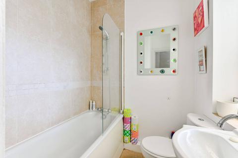 1 bedroom flat for sale, Balham High Road, Tooting, London, SW17