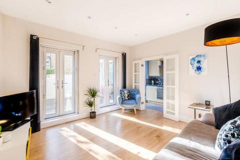 1 bedroom flat for sale, Balham High Road, Tooting, London, SW17