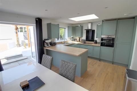 19 Compton Close, Corse, Gloucester, GL19 3RP