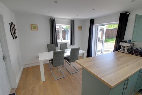 19 Compton Close, Corse, Gloucester, GL19 3RP