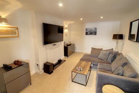 19 Compton Close, Corse, Gloucester, GL19 3RP