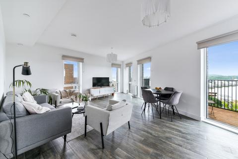 Pontoon Dock London E16