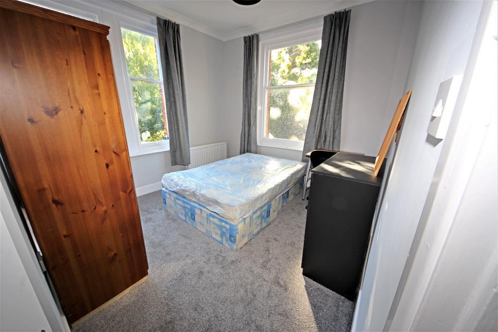 Bedroom 1 (2)