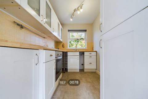 2 bedroom flat to rent, Grove Hill, Hessle, HU13 0RT