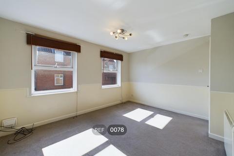 2 bedroom flat to rent, Grove Hill, Hessle, HU13 0RT