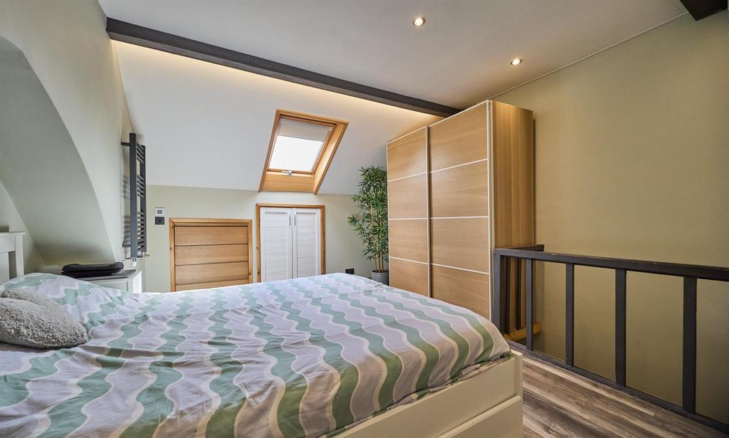 Bank terrace BW 10.jpg