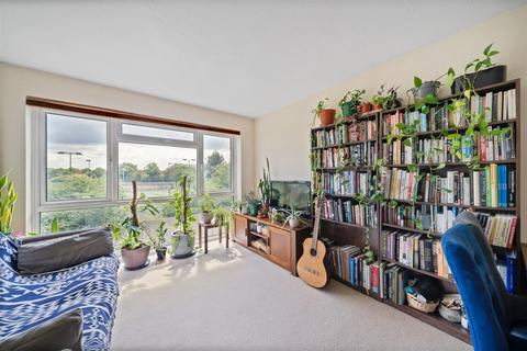 2 bedroom flat for sale, Blenheim Road, Raynes Park SW20