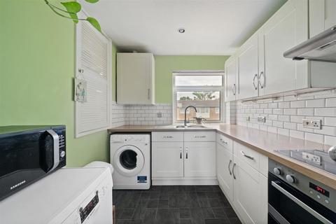 2 bedroom flat for sale, Blenheim Road, Raynes Park SW20