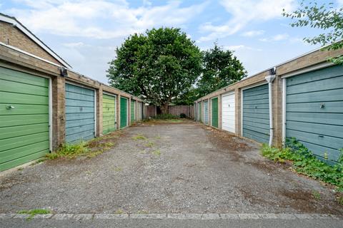 2 bedroom flat for sale, Blenheim Road, Raynes Park SW20