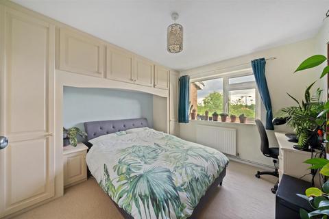 2 bedroom flat for sale, Blenheim Road, Raynes Park SW20