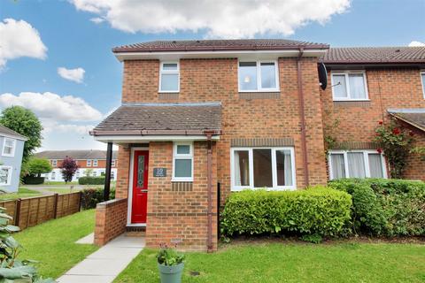3 bedroom end of terrace house to rent, Watermead, Aylesbury
