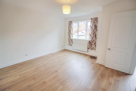3 bedroom end of terrace house to rent, Watermead, Aylesbury