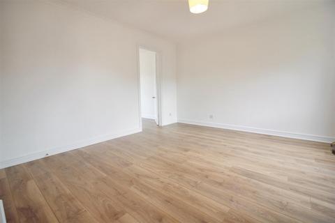 3 bedroom end of terrace house to rent, Watermead, Aylesbury