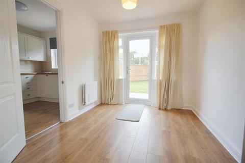 3 bedroom end of terrace house to rent, Watermead, Aylesbury