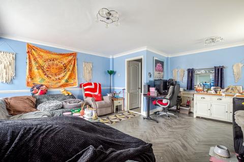 3 bedroom flat for sale, Wickham Street, Welling, DA16