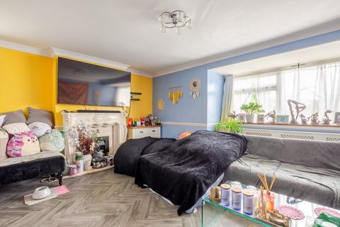 3 bedroom flat for sale, Wickham Street, Welling, DA16