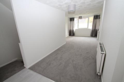 3 bedroom house to rent, Mill Close, Wokingham RG41