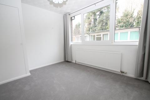 3 bedroom house to rent, Mill Close, Wokingham RG41