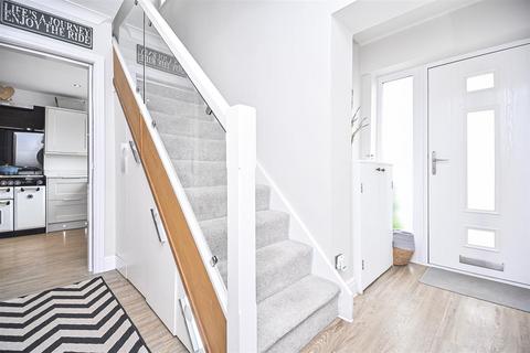 4 bedroom semi-detached house for sale, Sandersons Croft, Leigh