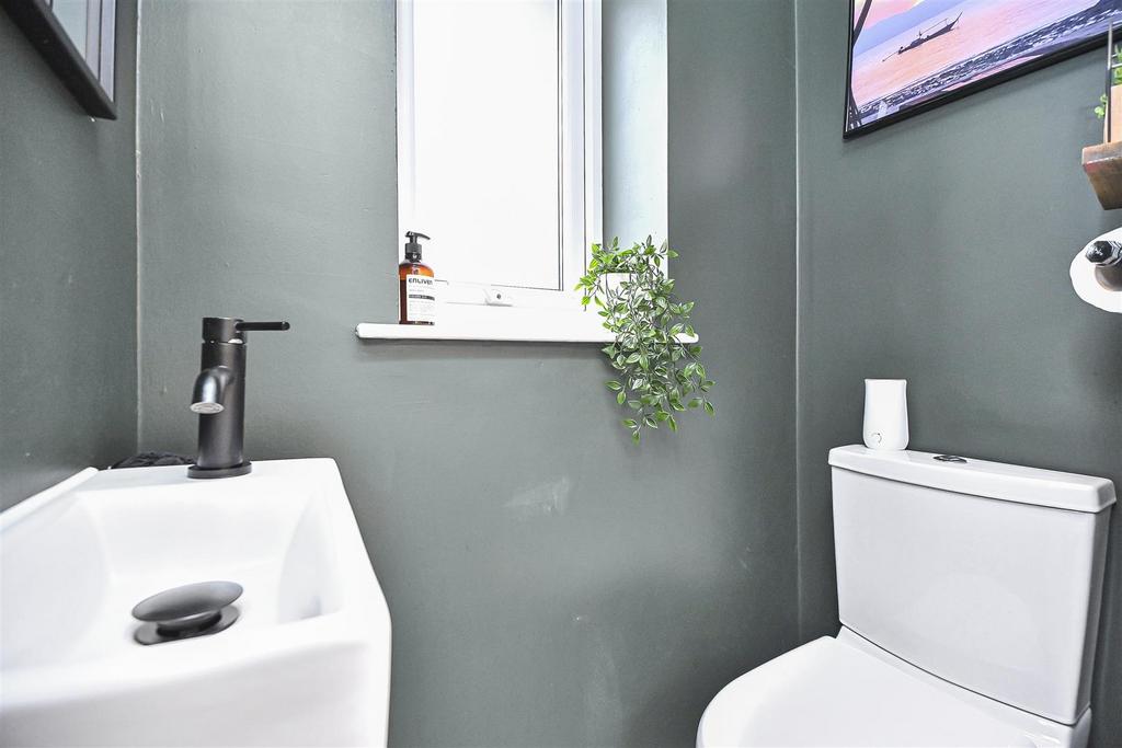 74 Sandersons Croft WC.jpg